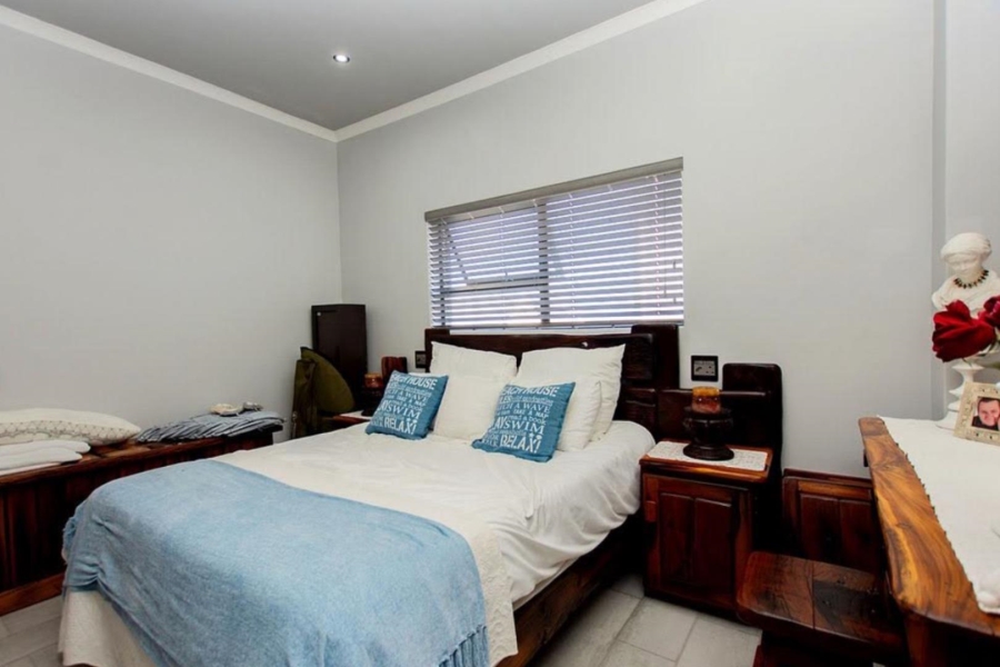 7 Bedroom Property for Sale in Myburgh Park Western Cape